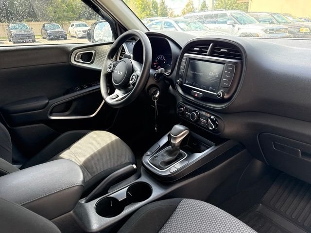 Used 2022 White Kia LX image 8