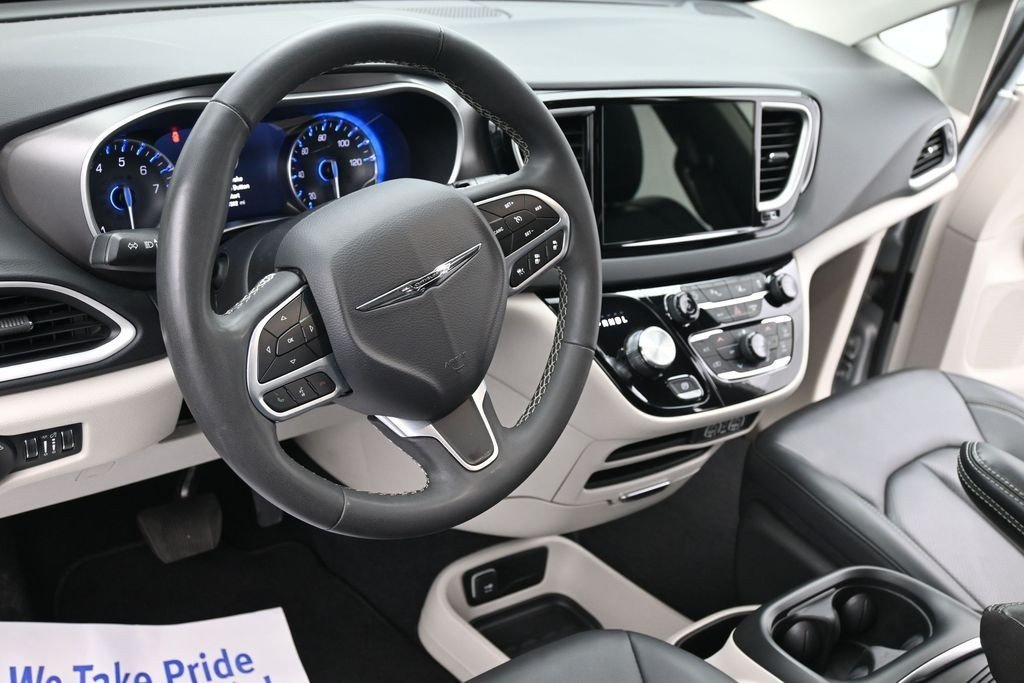 Used 2024 Silver Mist Clearcoat Chrysler Touring L FWD image 15