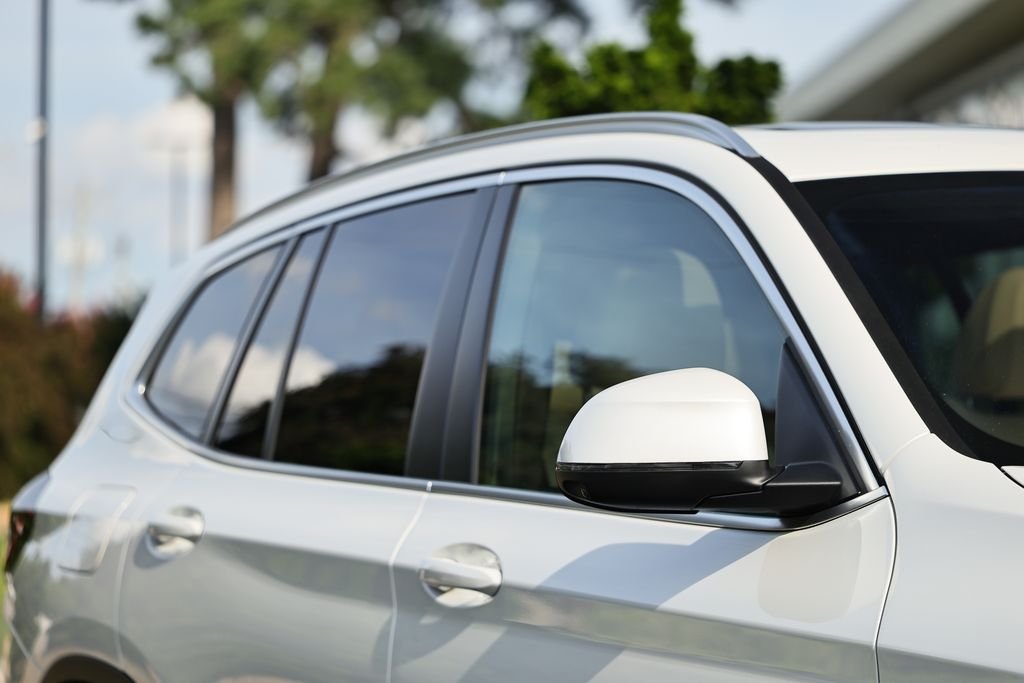 Used 2024 Mineral White Metallic BMW sDrive30i image 3