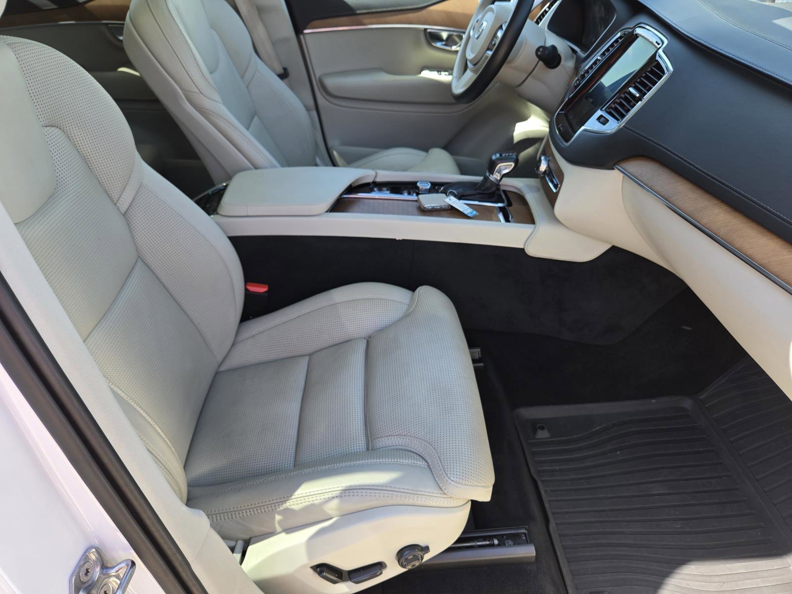 Used 2019 Crystal White Pearl Volvo Inscription image 42