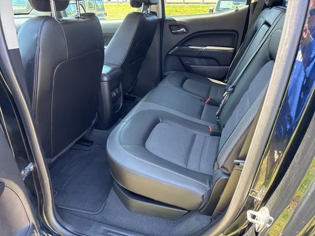 Used 2022 Black GMC AT4 w/Cloth image 21