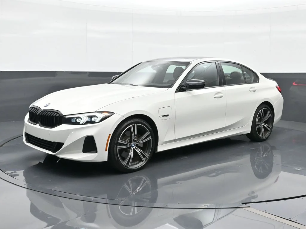 2023 BMW 3 Series 330e Sedan's photo