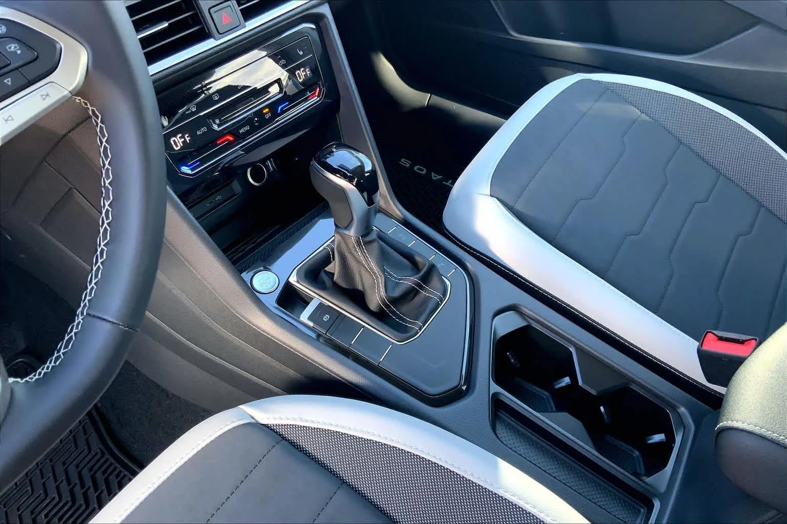 New 2026 Monterey Blue Pearl Volkswagen SE image 7