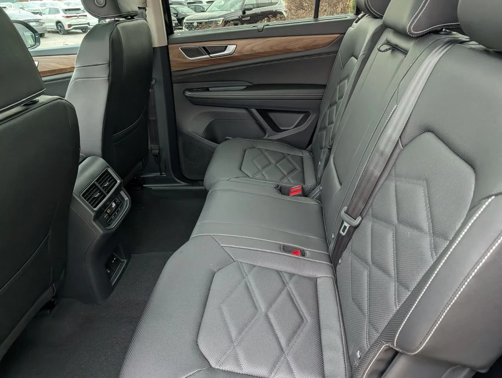 New 2026 Black Volkswagen 2.0T SE w/Technology image 12