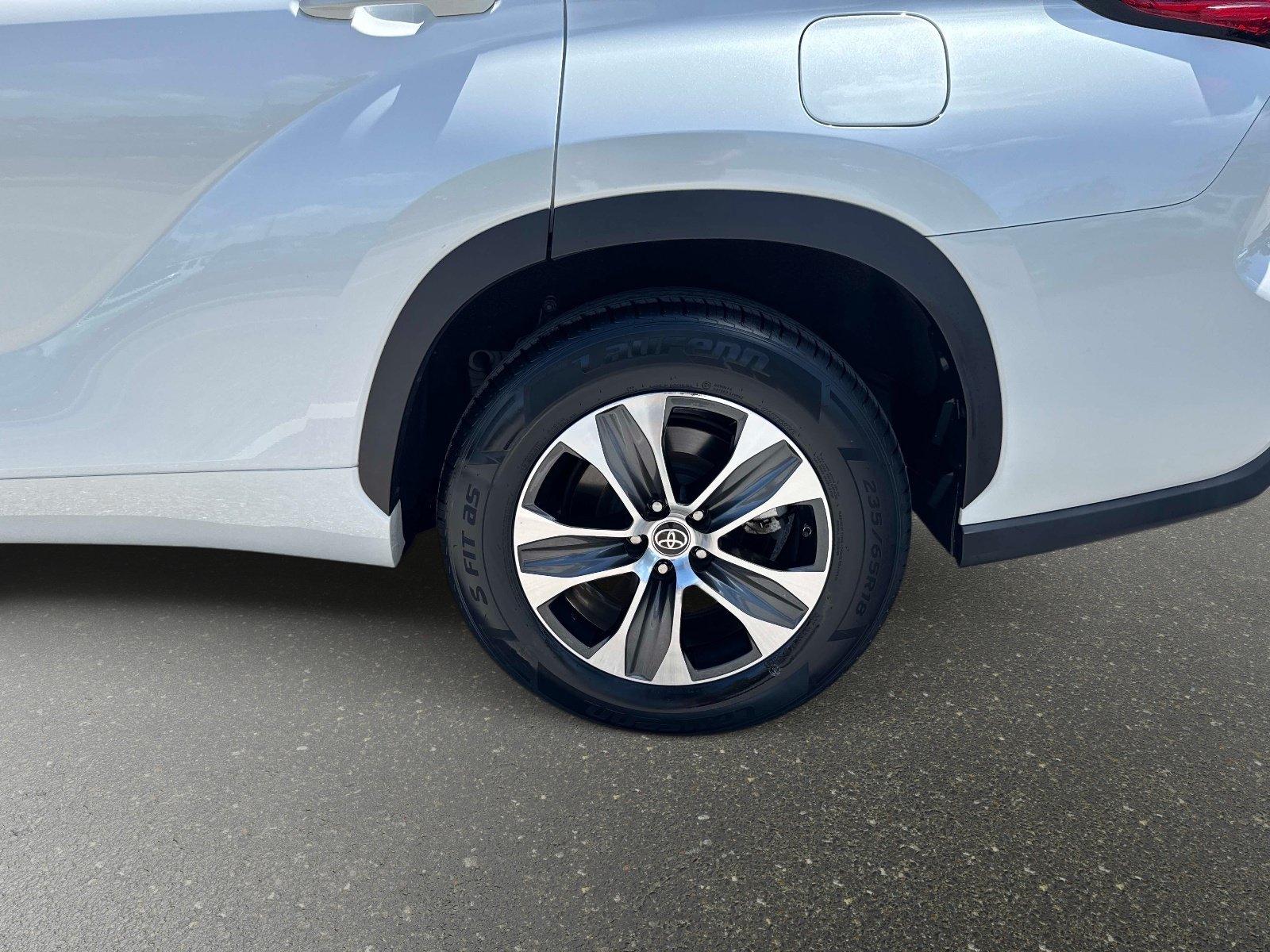 Used 2023 Wind Chill Pearl Toyota XLE image 10