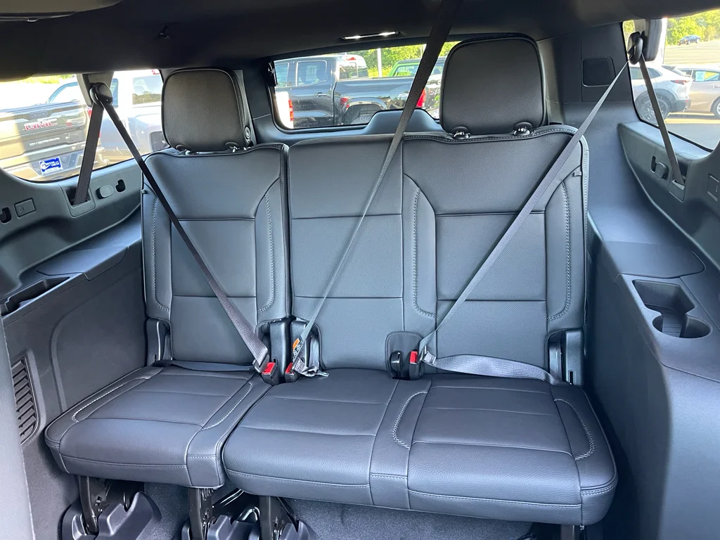 2025 GMC Yukon XL Denali - Photo 29