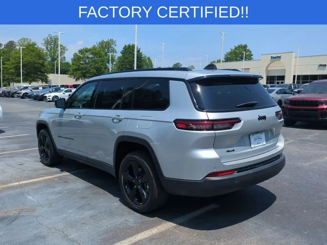 Used 2023 Silver Jeep Altitude image 3