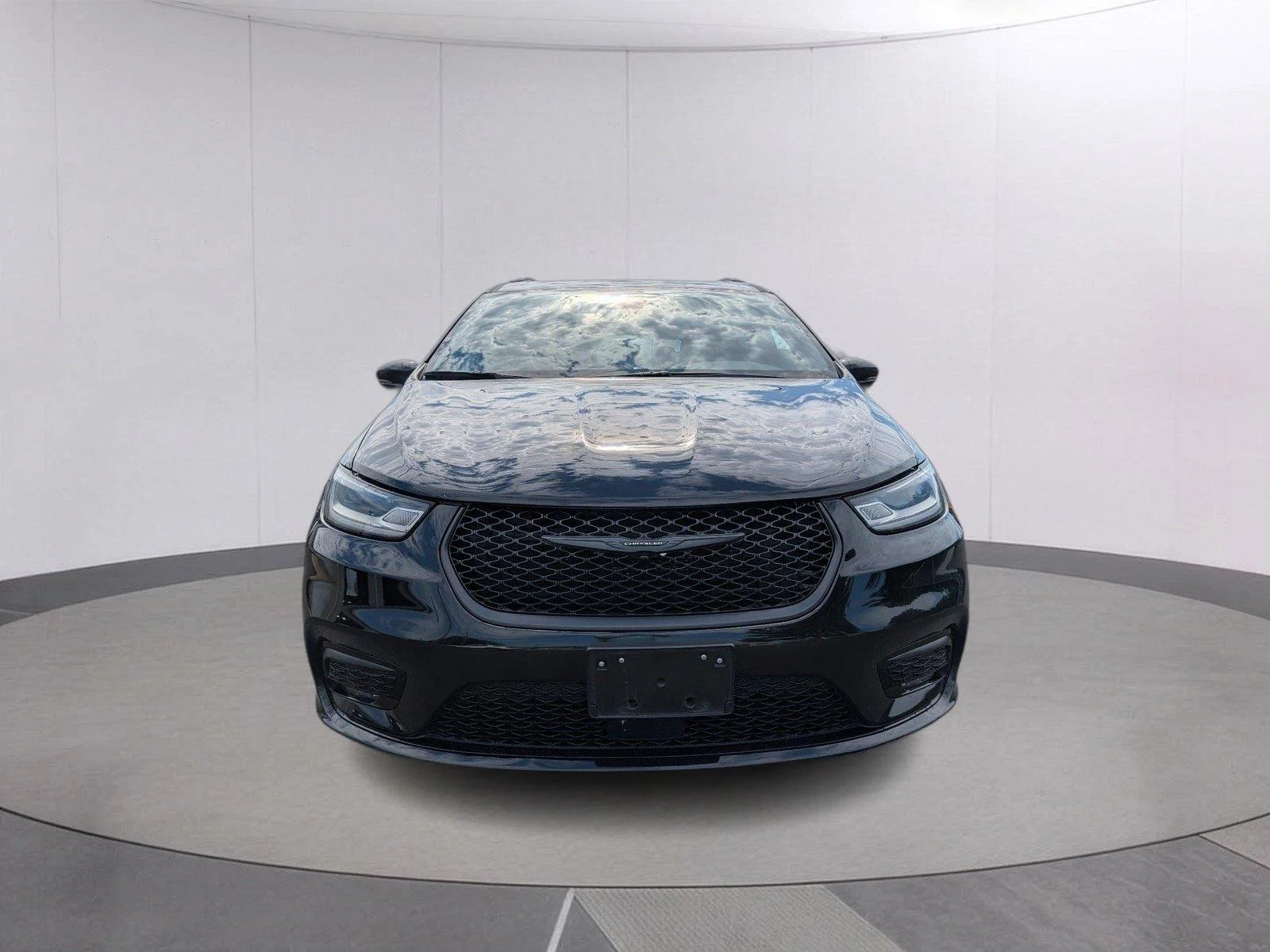 Used 2025 Diamond Black Crystal Pearlcoat Chrysler Limited image 10