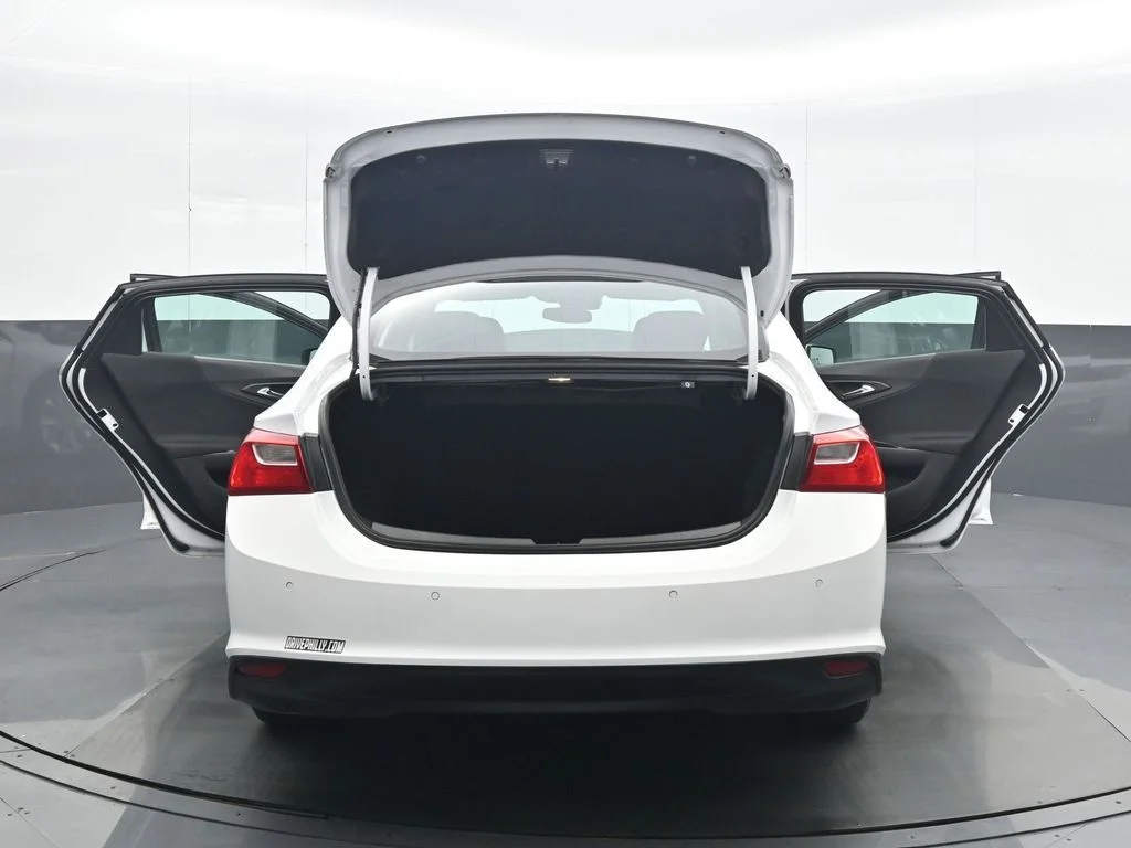 Used 2025 White Chevrolet LT image 35