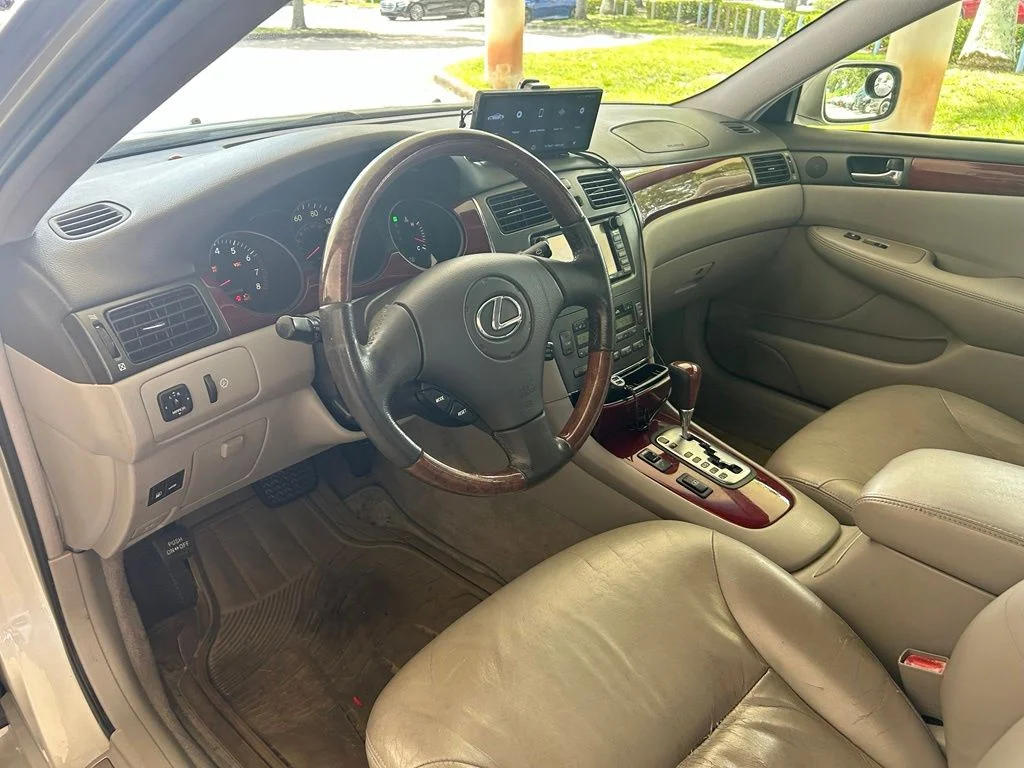Used 2002  Lexus 300 image 6