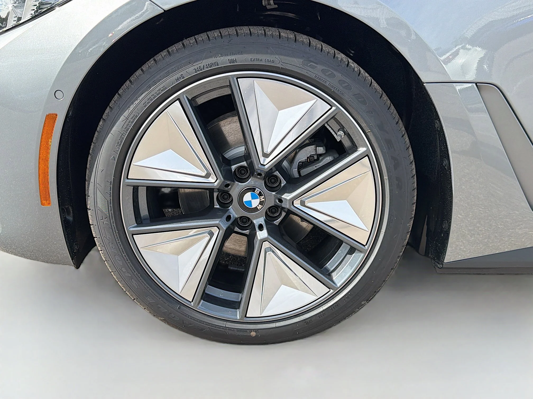 New 2026 Skyscraper Grey Metallic BMW eDrive40 image 41