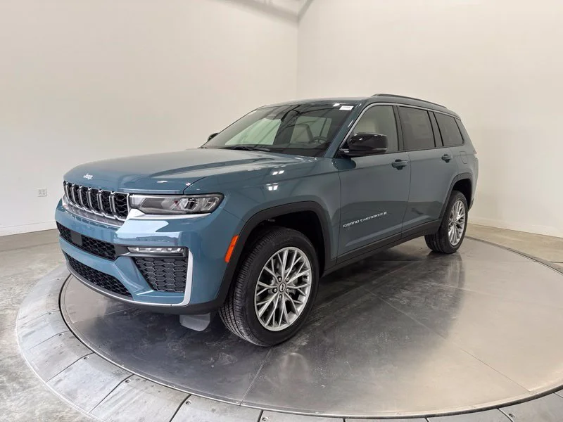 New 2027 Steel Blue Paint Jeep Limited image 3