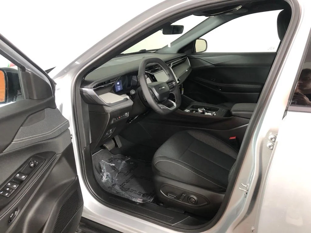 New 2026 Silver Zynith Clear-Coat Exterior Paint Jeep Laredo image 6