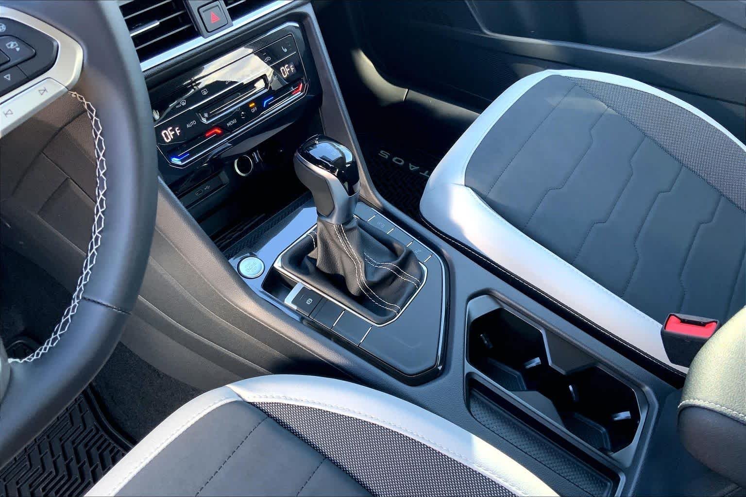 New 2026 Monterey Blue Pearl Volkswagen SE image 7