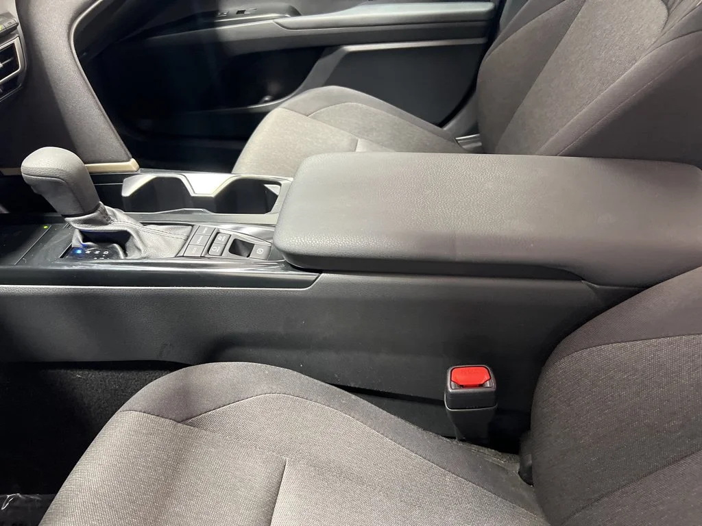 Used 2025 White Toyota LE image 29