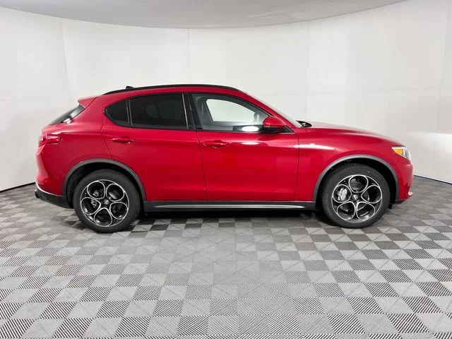 Used 2023 Red Alfa Romeo Ti image 4