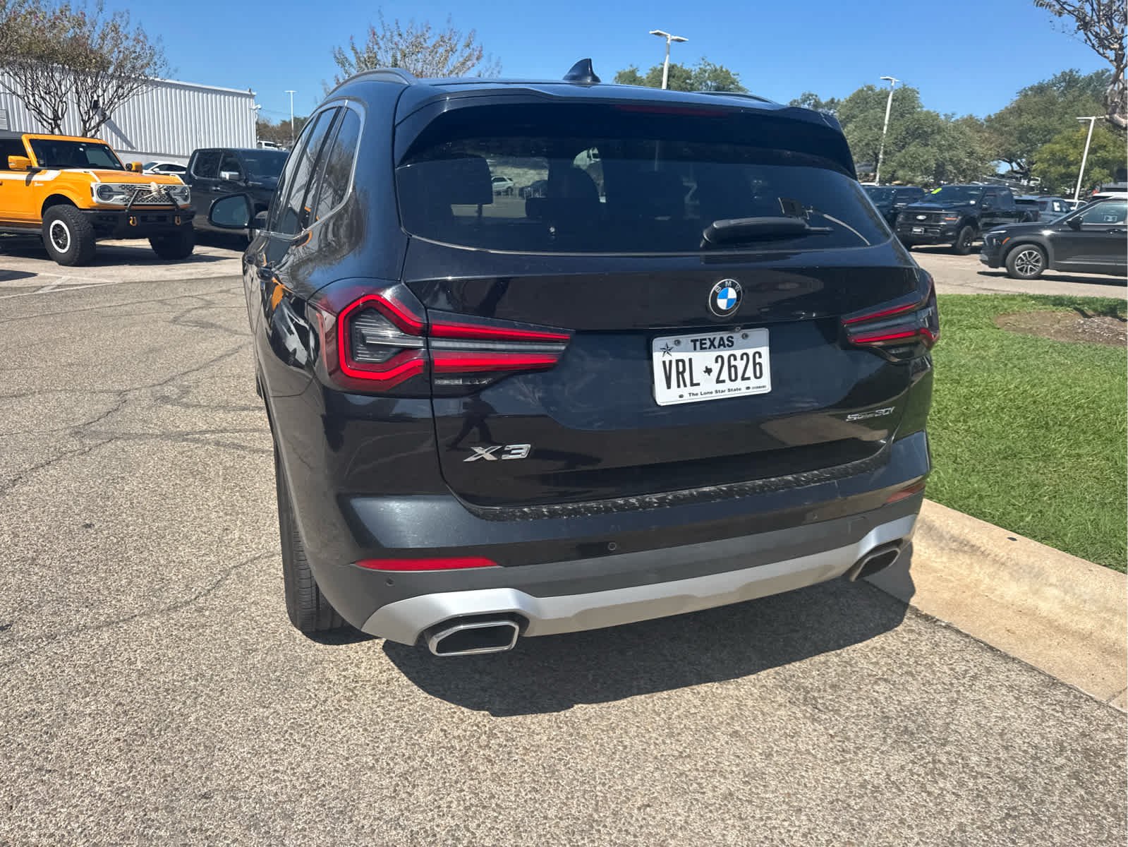 Used 2022 Carbon Black Metallic BMW sDrive30i image 3