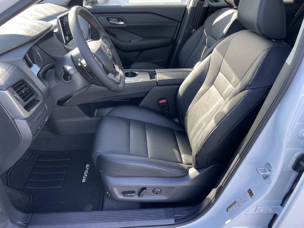 New 2027 Everest White Pearl TriCoat Nissan Dark Armor image 21