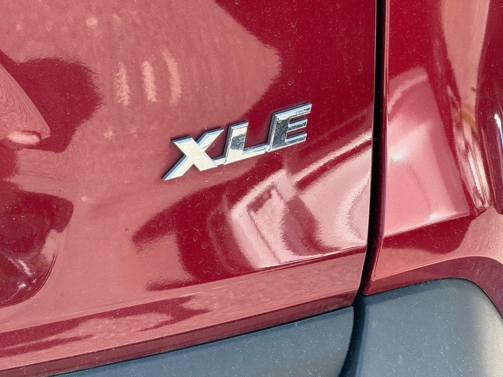 Used 2019 Ruby Flare Pearl Toyota XLE Premium image 10