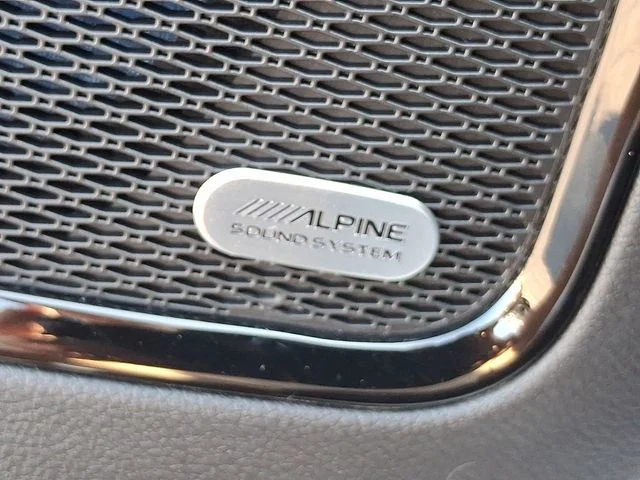 New 2025 White Jeep Latitude image 20