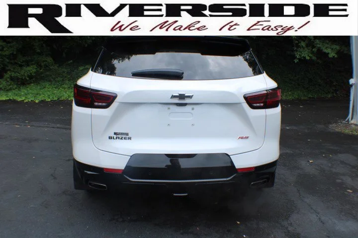 Used 2023 Iridescent Pearl Tricoat Chevrolet RS image 18