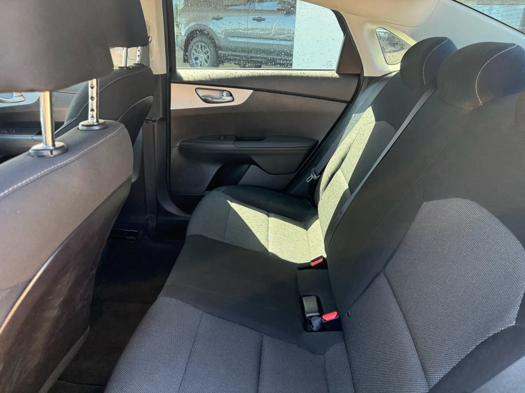 Used 2022 Aurora Black Kia FE image 4