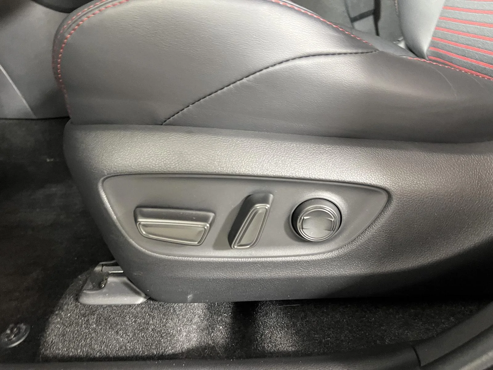 Used 2024 Wind Chill Pearl w/Midnight Black Metallic Roof Toyota XSE image 15