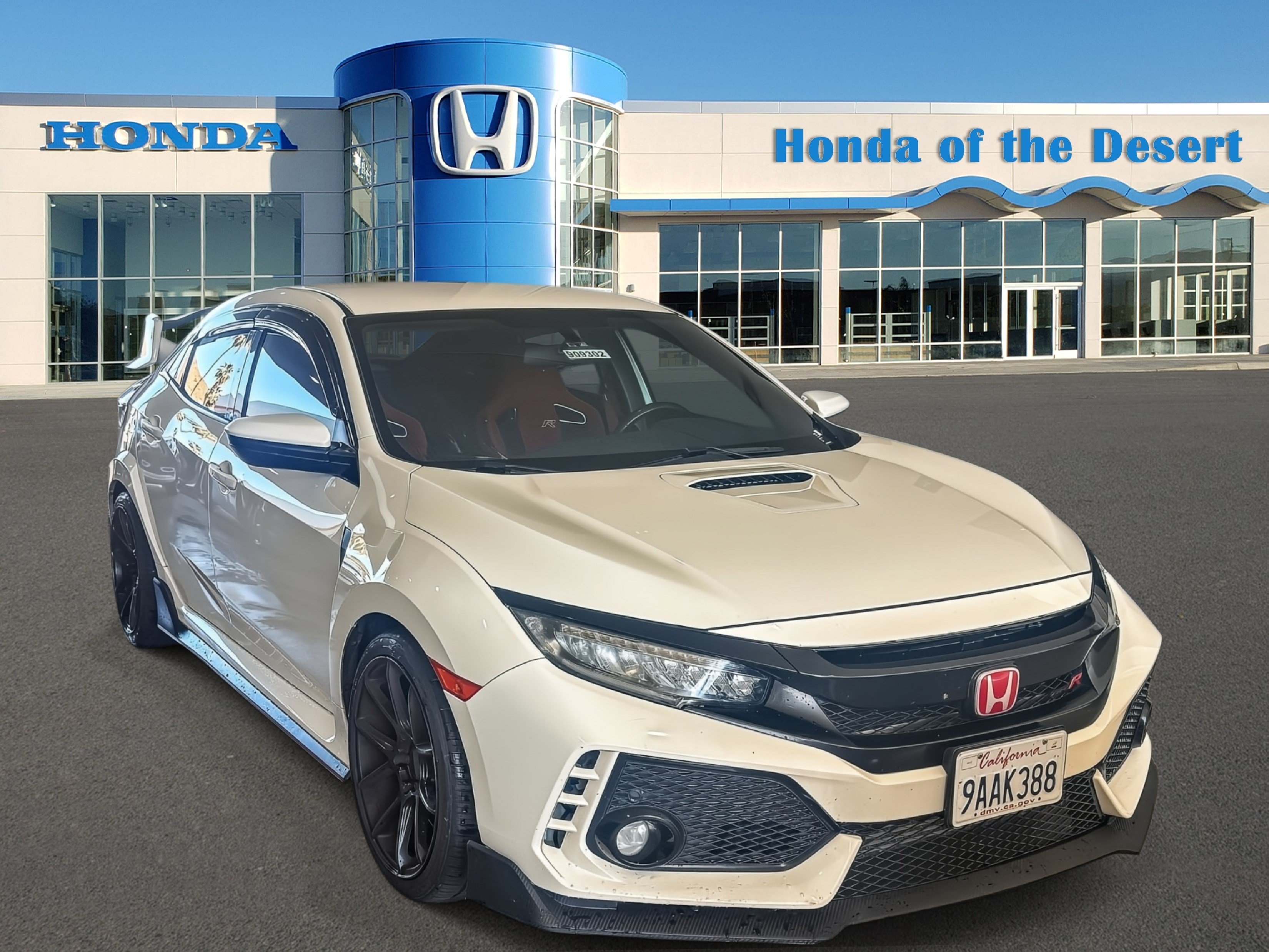 Used 2018 Championship White Honda Touring image 1