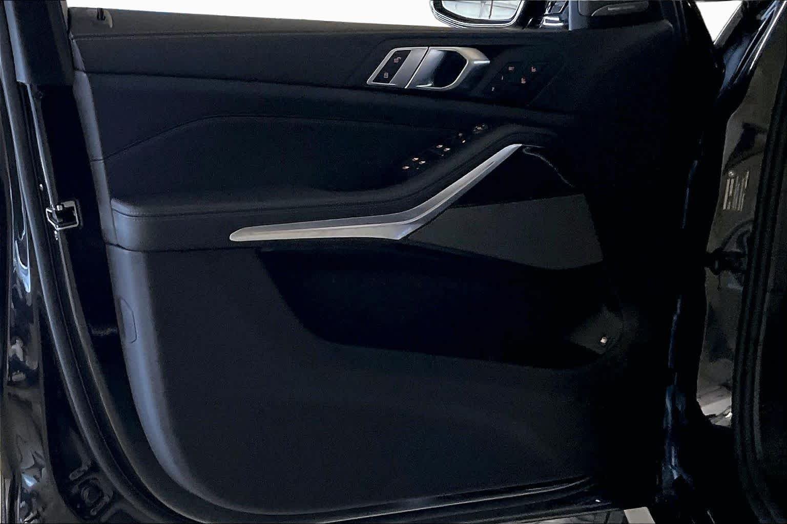 New 2026 Black Sapphire Metallic BMW xDrive50e image 10