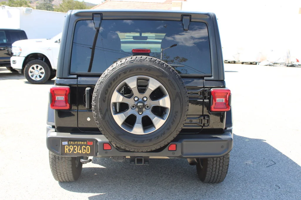 Used 2018 Black Jeep Unlimited Sahara image 5