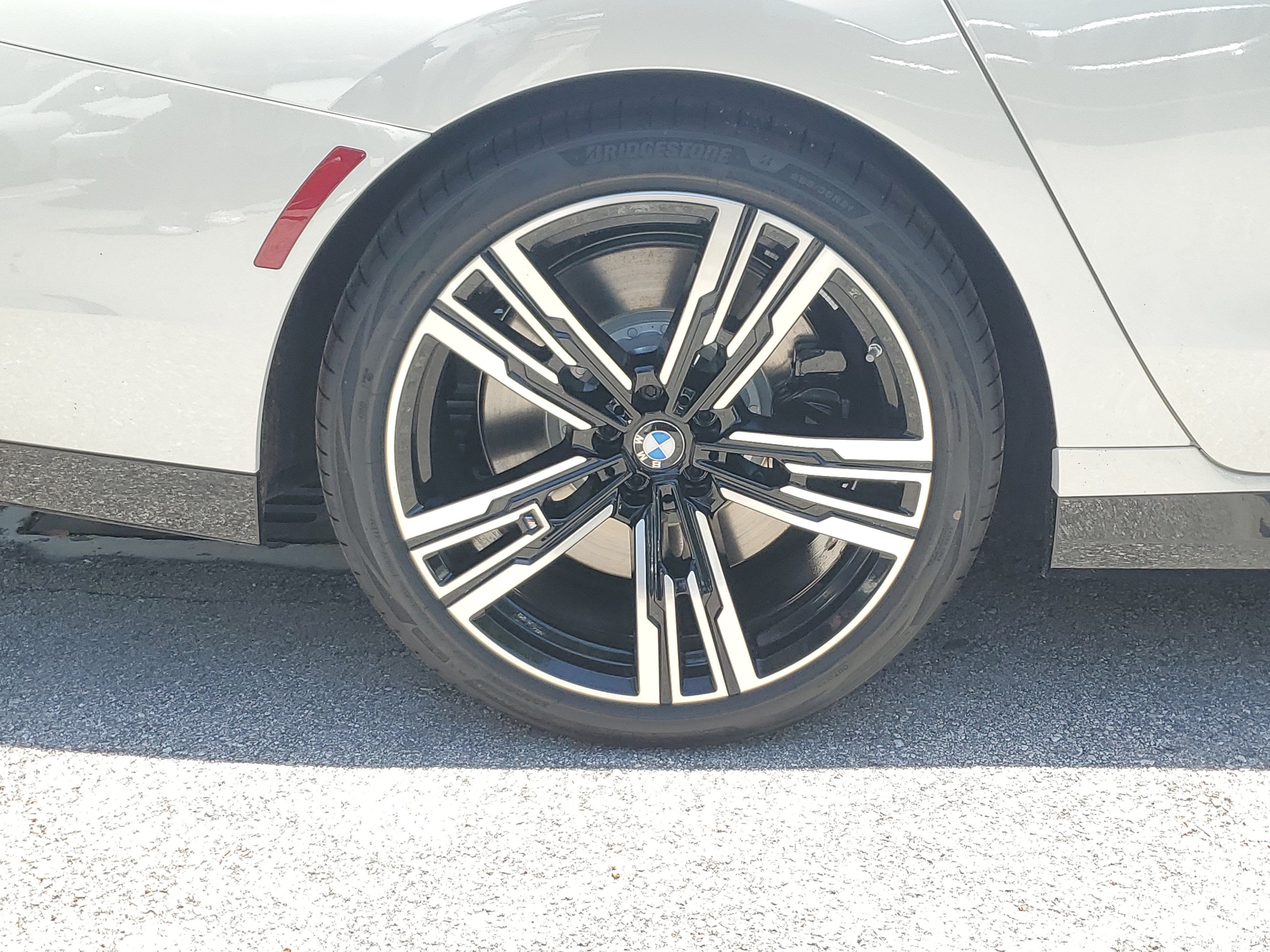 New 2026 Mineral White Metallic BMW 760i xDrive image 5