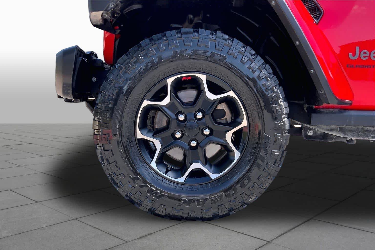Used 2023 Firecracker Red Clearcoat Jeep Rubicon image 11