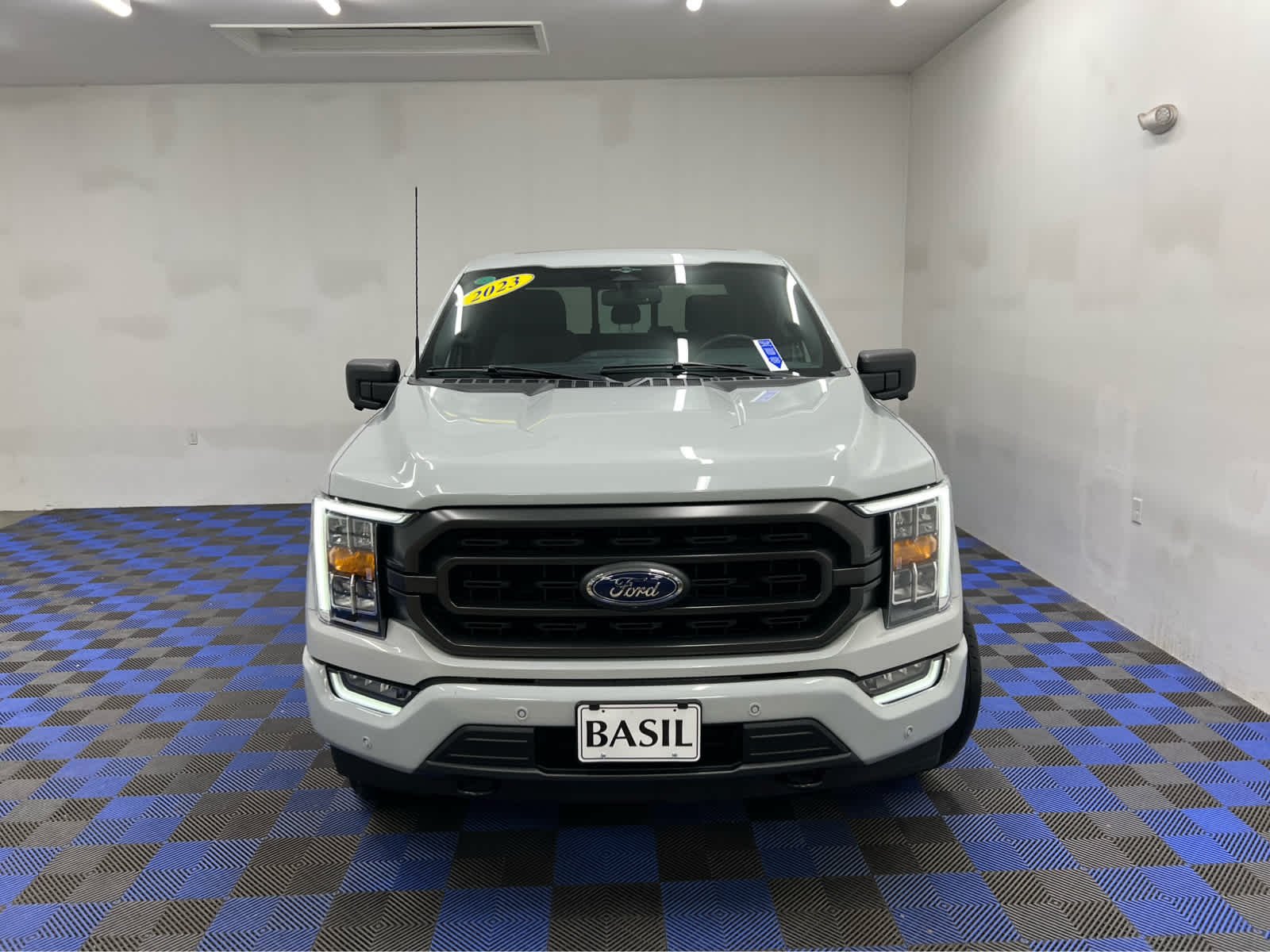 Used 2023 Avalanche Gray Ford XLT image 10