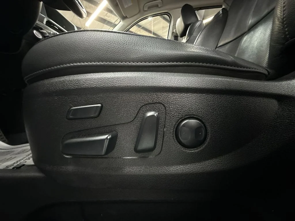 Used 2021 White Pearl Kia SX image 32