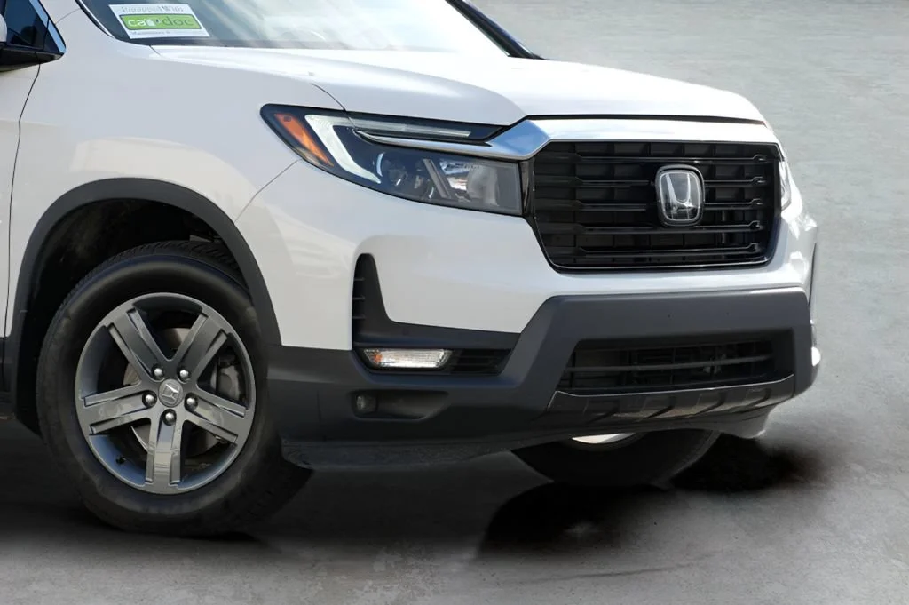 Certified Used 2023 Platinum White Pearl Honda RTL-E image 32