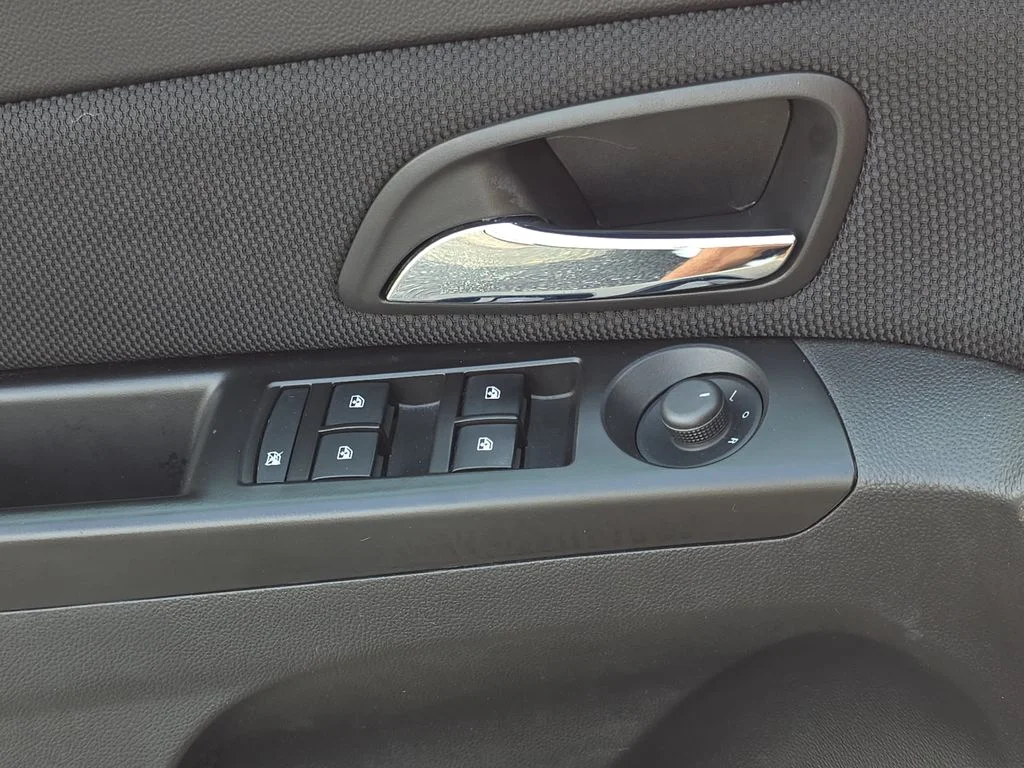 Used 2014 Summit White Chevrolet 1LT image 26