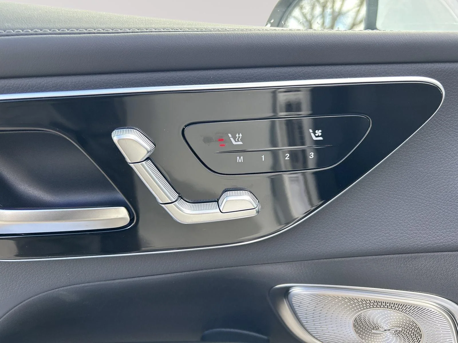 New 2026 Polar White Mercedes-Benz GLC 300 image 25