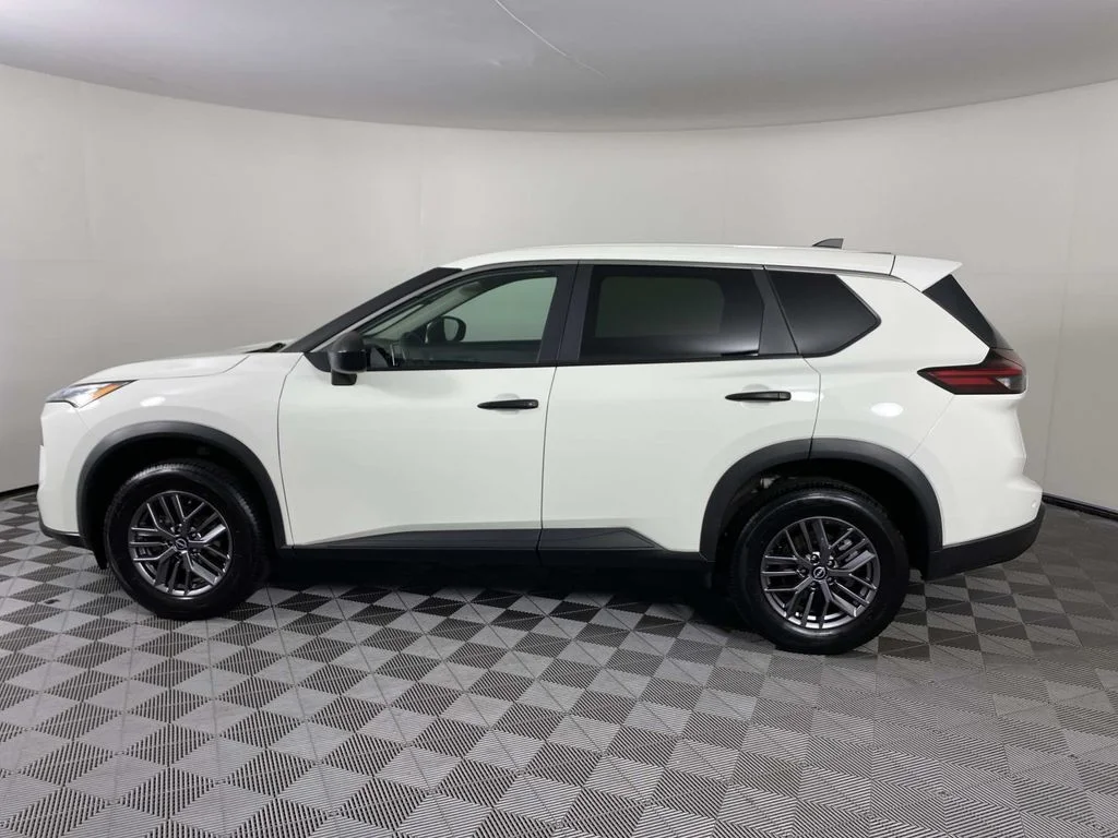 Used 2024 White Nissan S image 5