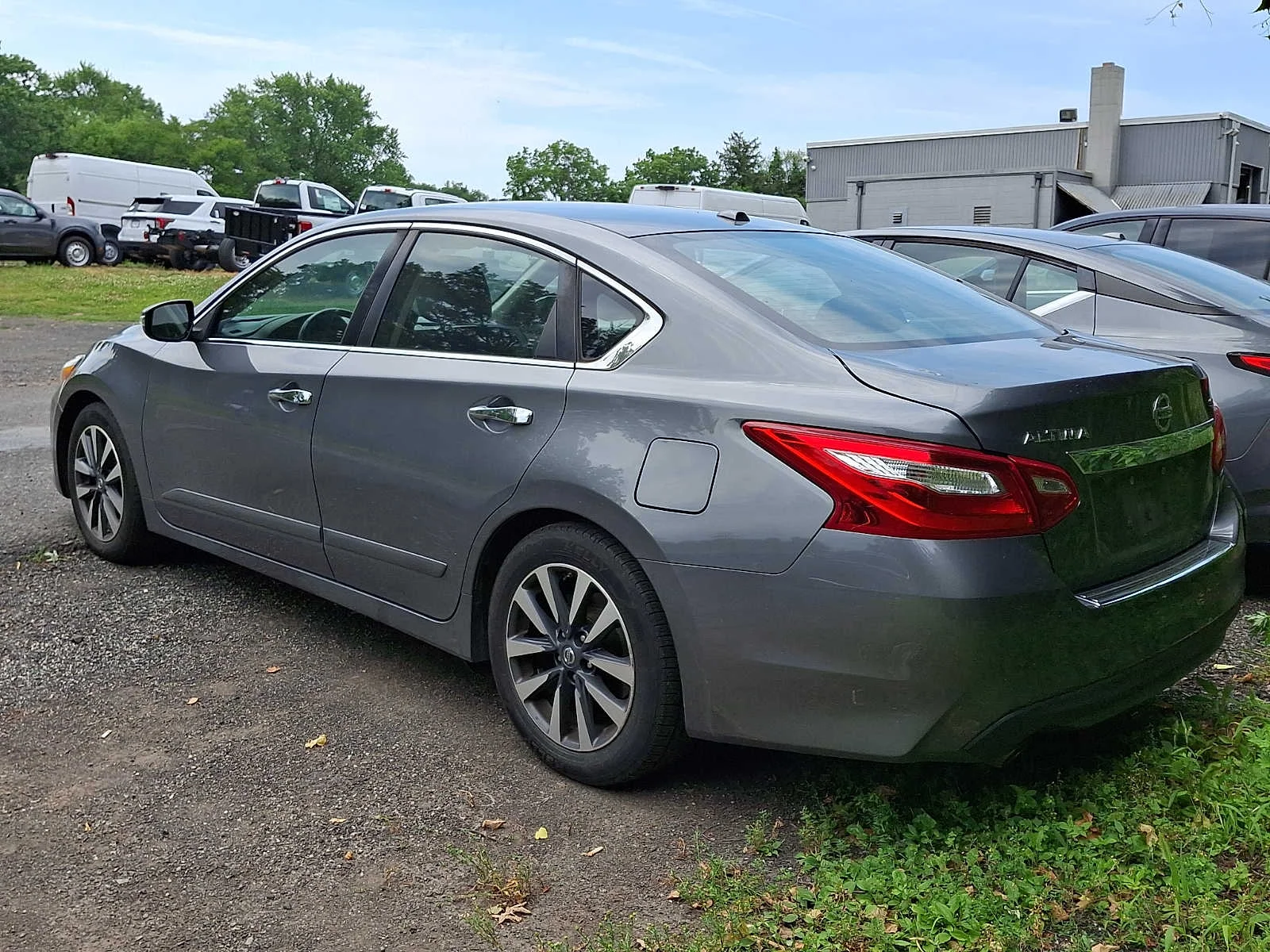 Used 2016 Gun Metallic Nissan 2.5 SL image 3