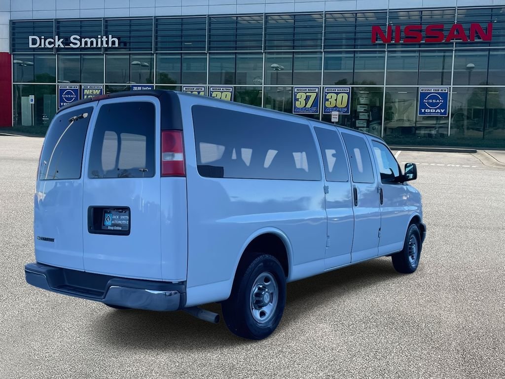 2017 Chevrolet Express Passenger LS - Photo 6