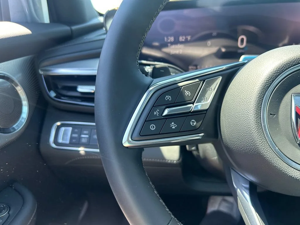 New 2026 Iridescent White Tricoat Buick Avenir image 21