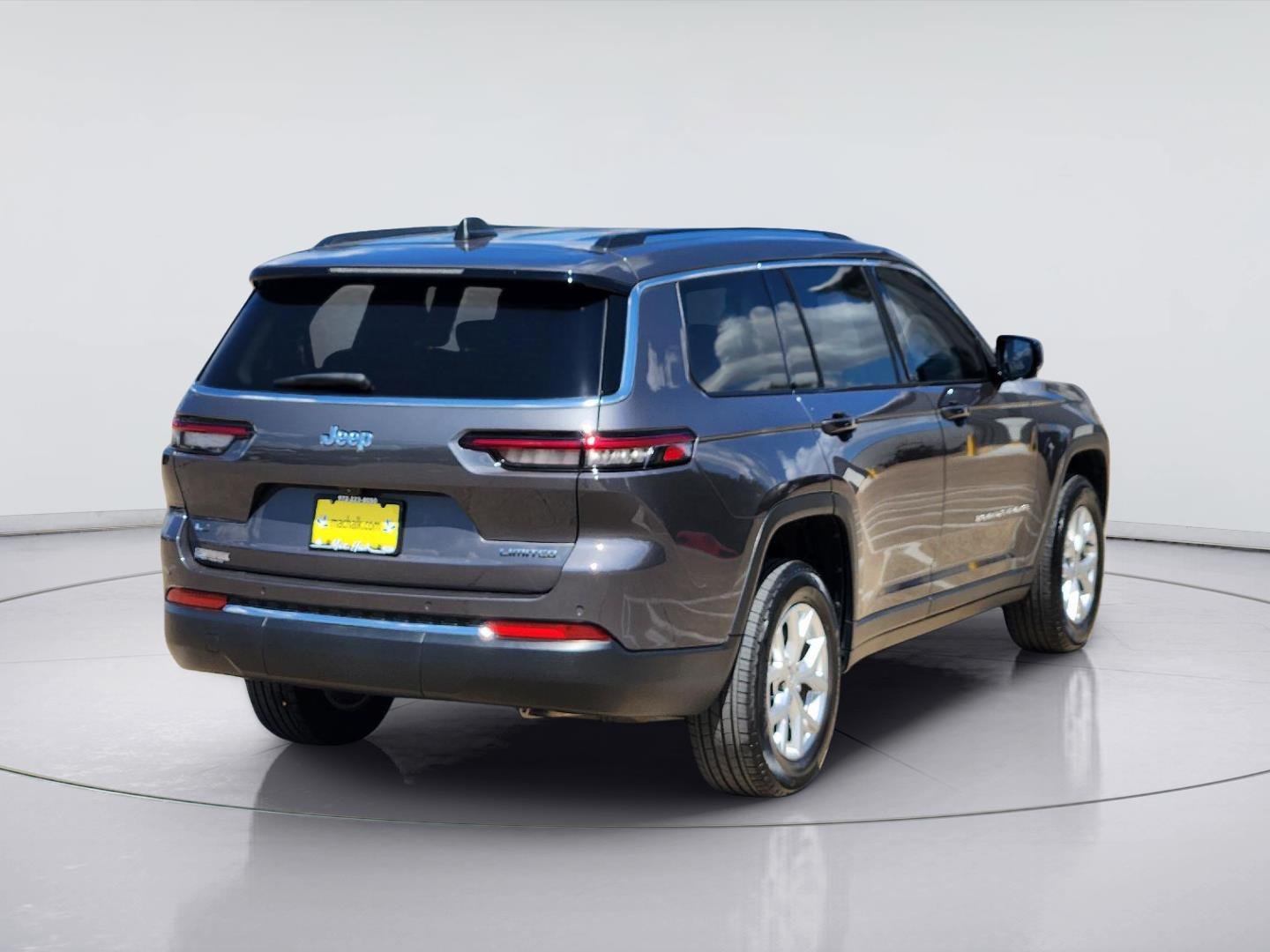 Used 2023 Baltic Gray Metallic Clearcoat Jeep Limited image 4