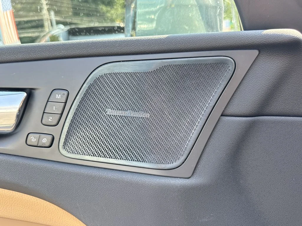 Used 2019 Gray Volvo T6 Momentum image 24