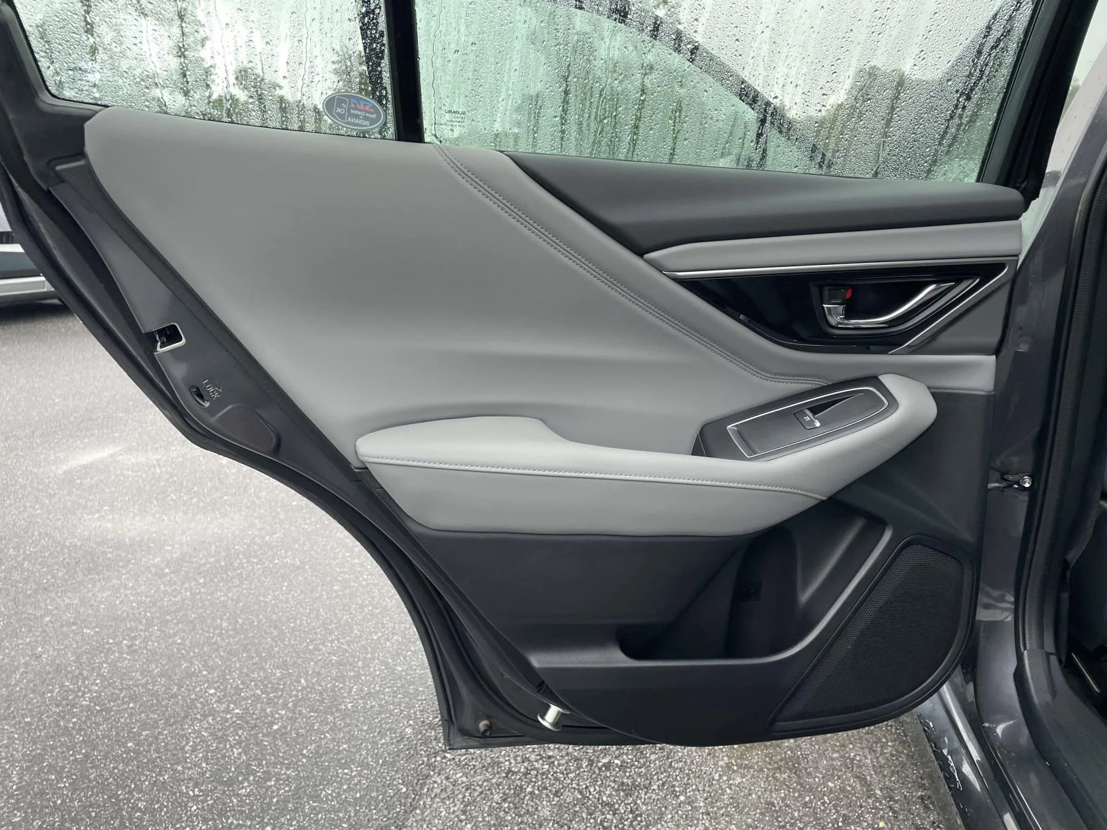 Used 2025 Magnetite Gray Metallic Subaru Limited image 2