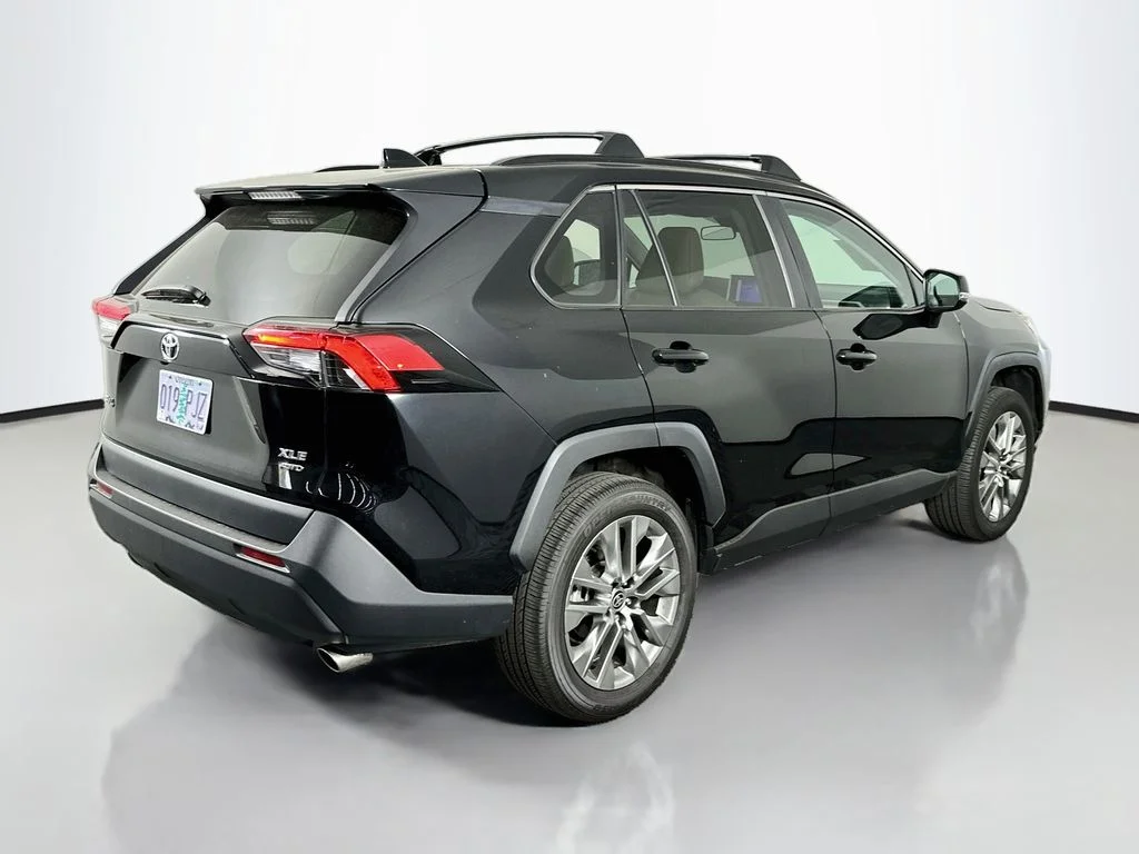 Used 2023 Midnight Black Metallic Toyota XLE Premium image 8