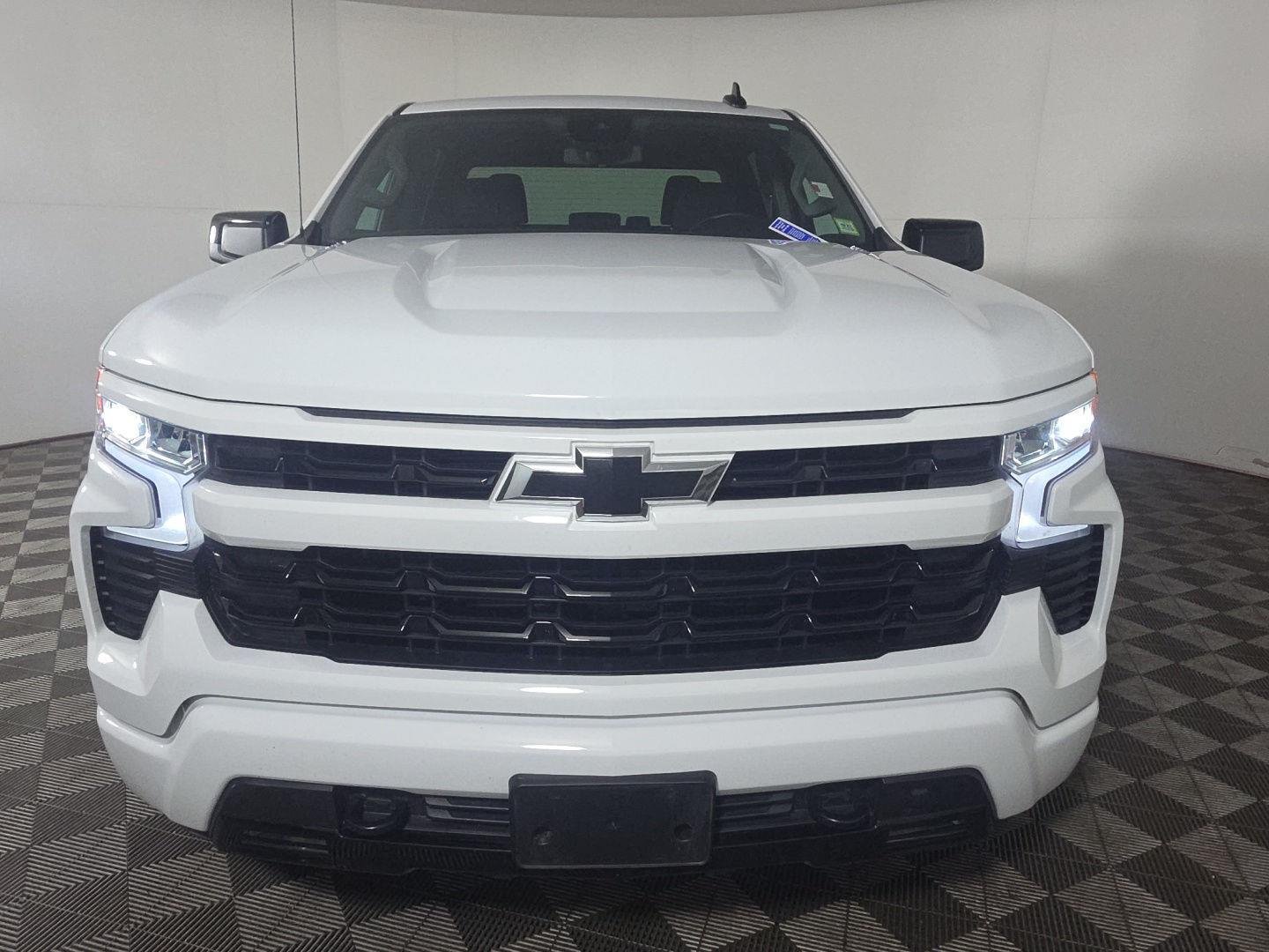 Used 2025 Summit White Chevrolet RST image 10