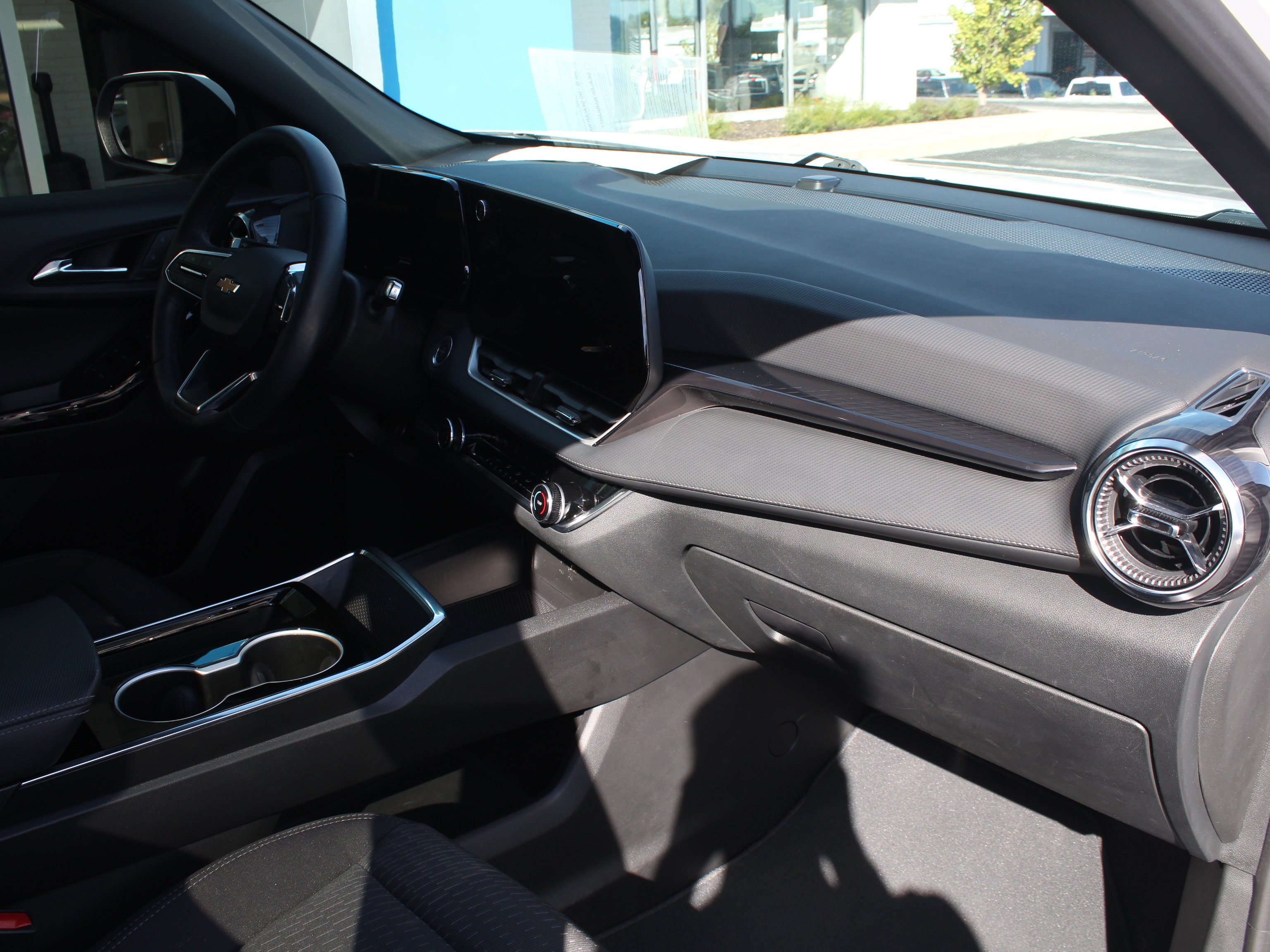2025 Chevrolet Equinox LT - Photo 27