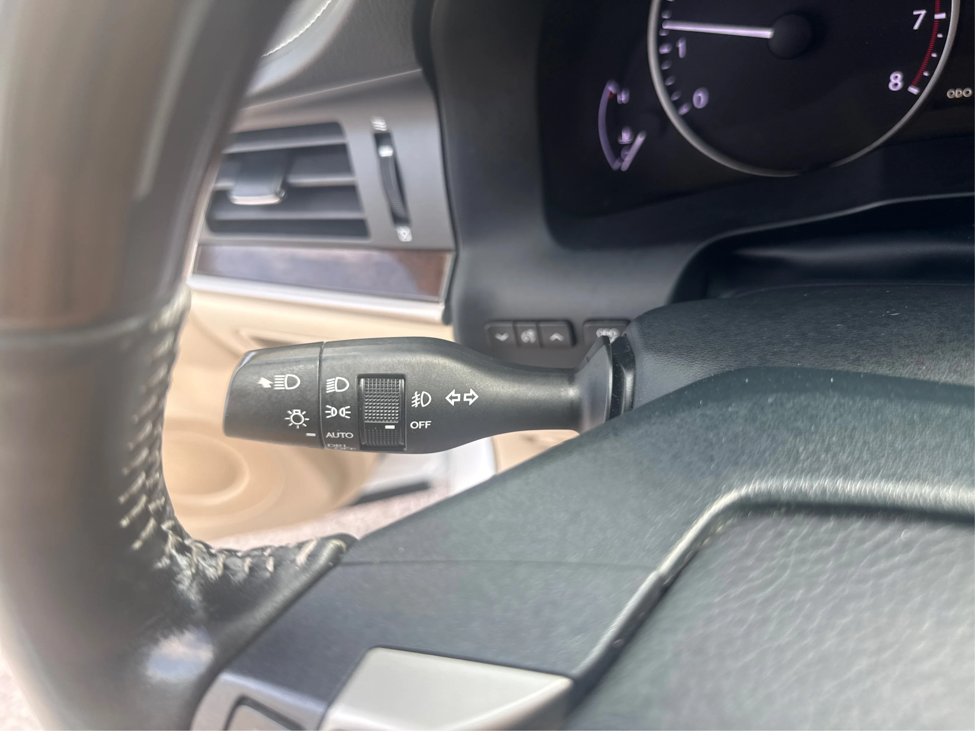 Used 2013 White Lexus Base image 18