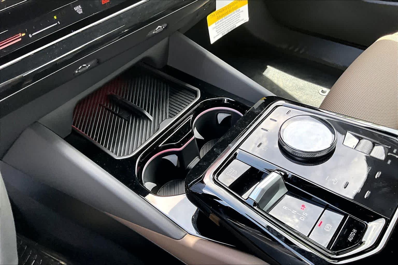 New 2026 Mineral White Metallic BMW 530i xDrive image 7