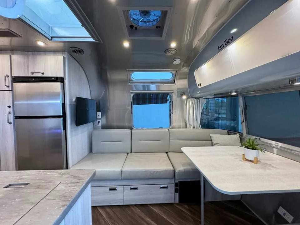 Used 2022 SILVER AIRSTREAM  image 12